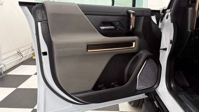 Used 2025 GMC Hummer EV 2X w/ LPO, Cargo Utility Package AWD/4WD image 17
