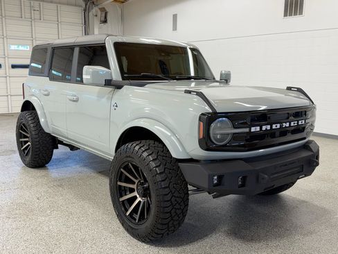 Used 2021 Ford Bronco Outer Banks AWD/4WD image 6