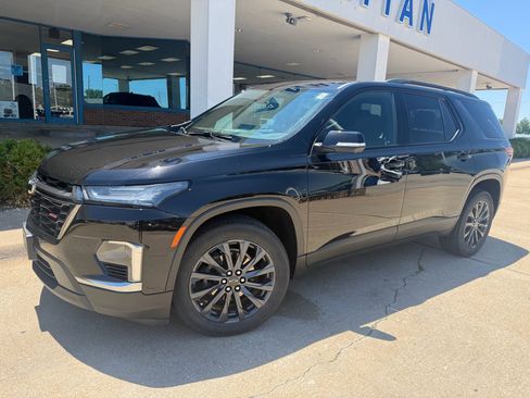 Used 2023 Chevrolet Traverse RS FWD image 2