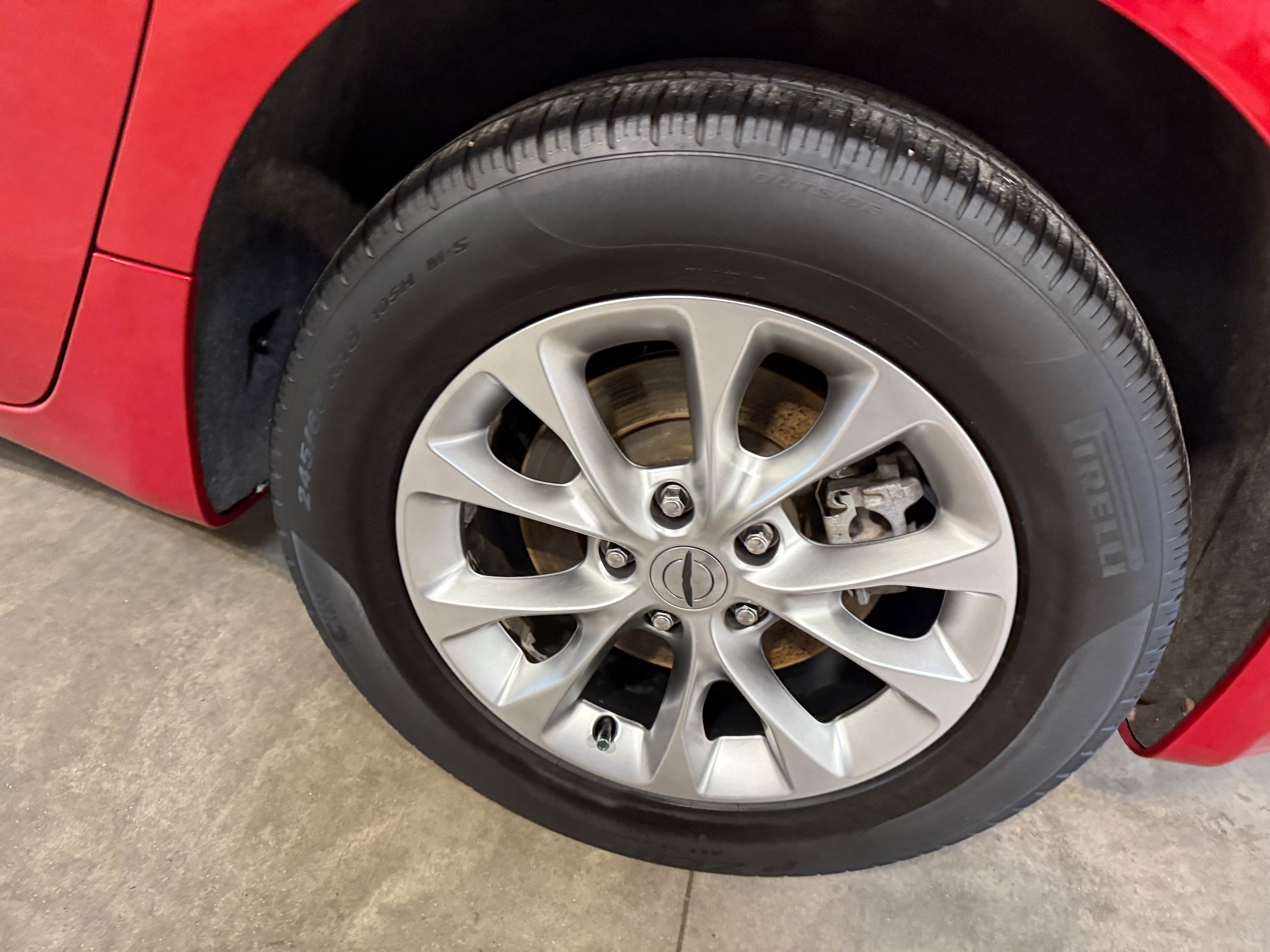 Certified 2024 Chrysler Pacifica Touring-L AWD/4WD image 23