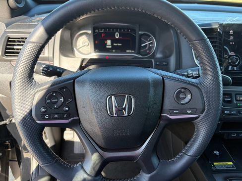 Certified 2025 Honda Passport EX-L image 17