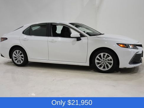 Used 2024 Toyota Camry LE image 3