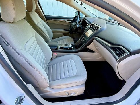 Used 2017 Ford Fusion SE w/ Fusion SE Technology Package FWD image 28