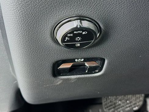 Used 2026 Mercedes-Benz GLC 300 4MATIC image 11