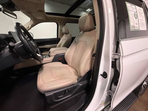 Used 2024 Ford Expedition Limited AWD/4WD image 12