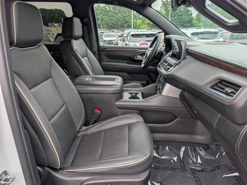 Used 2024 Chevrolet Suburban Premier RWD image 12