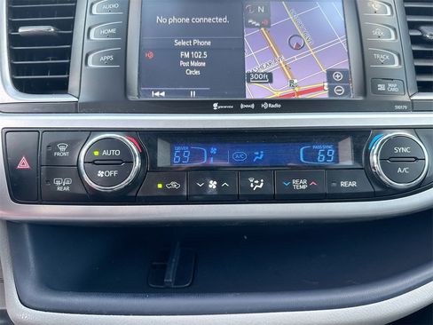 Used 2017 Toyota Highlander XLE image 25