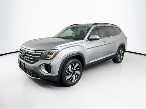 Used 2025 Volkswagen Atlas SE AWD/4WD image 3
