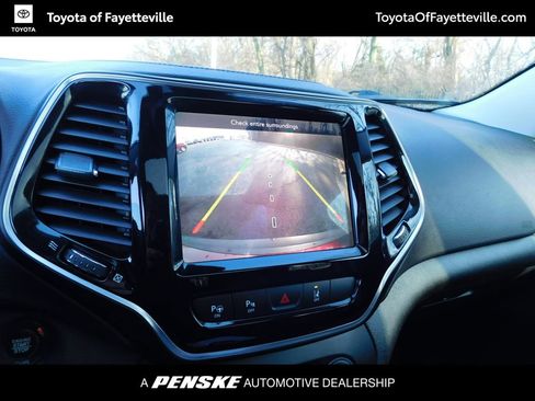 Used 2019 Jeep Cherokee Limited w/ Luxury Group image 11