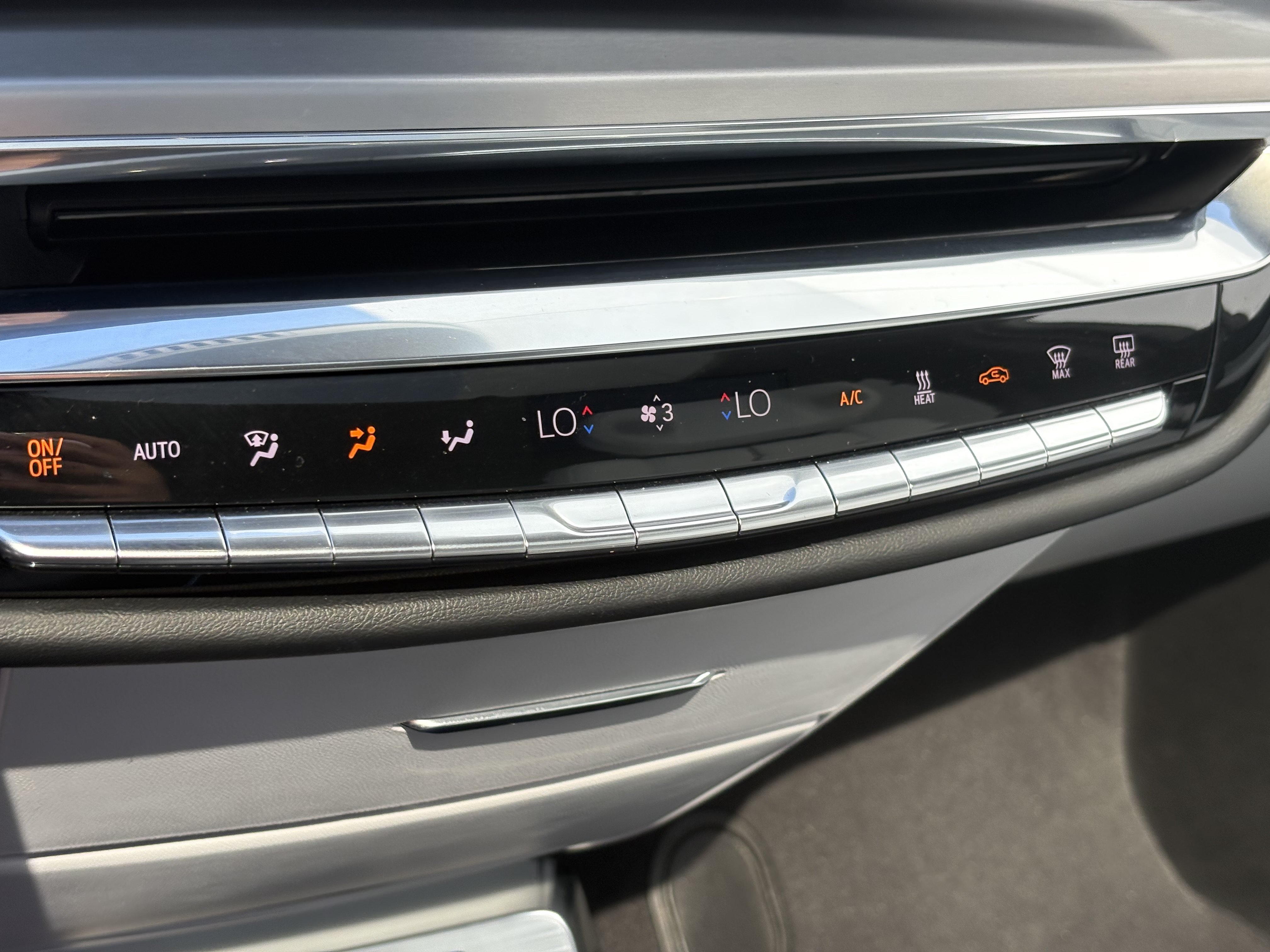 Used 2024 Cadillac Lyriq Luxury AWD/4WD image 24