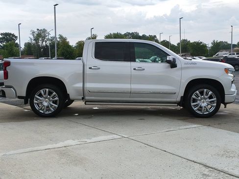 Used 2025 Chevrolet Silverado 1500 High Country AWD/4WD image 4