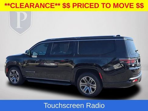 Used 2024 Jeep Wagoneer L Series II w/ Flexible Seating Group AWD/4WD image 11