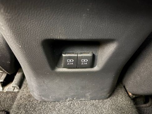 Used 2019 Toyota RAV4 XLE FWD image 35