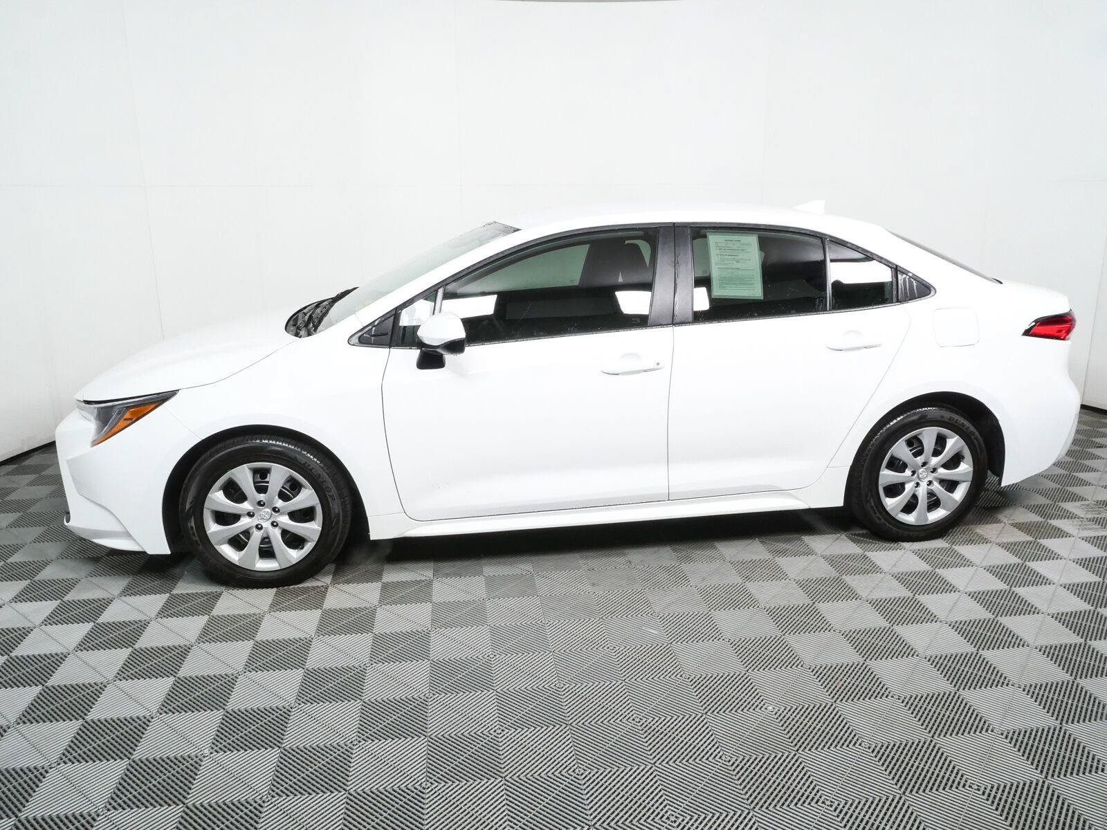 Used 2025 Toyota Corolla LE FWD image 28