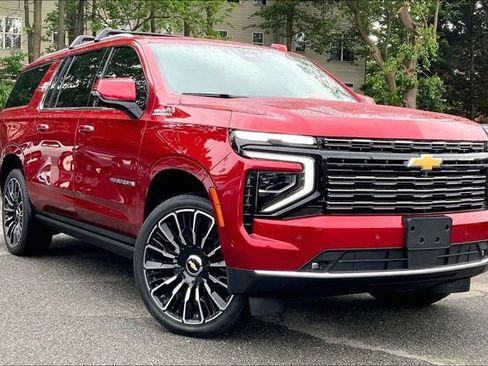 Used 2026 Chevrolet Suburban High Country AWD/4WD image 1