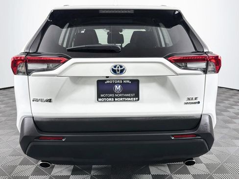 Used 2022 Toyota RAV4 XLE w/ XLE Grade Weather Package AWD/4WD image 22