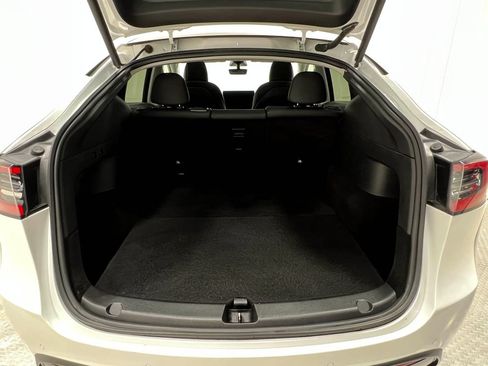 Used 2021 Tesla Model Y Long Range AWD/4WD image 26