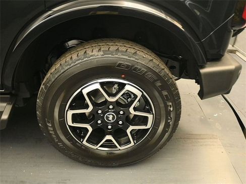 New 2025 Ford Bronco Outer Banks image 9