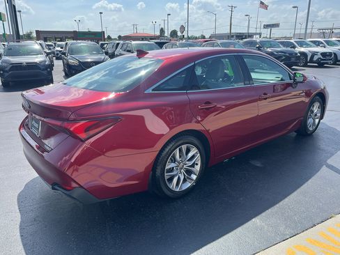 Used 2020 Toyota Avalon XLE w/ Moonroof Package FWD image 7