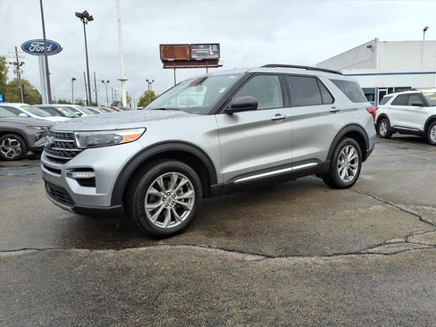 Used 2022 Ford Explorer XLT w/ Equipment Group 202A image 7