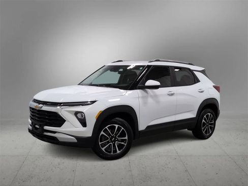 Used 2025 Chevrolet TrailBlazer LT image 1