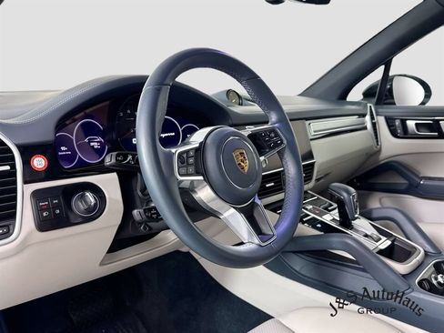 Used 2023 Porsche Cayenne Platinum Edition AWD/4WD image 9
