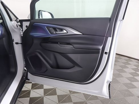 Used 2024 Chevrolet Equinox EV LT image 23