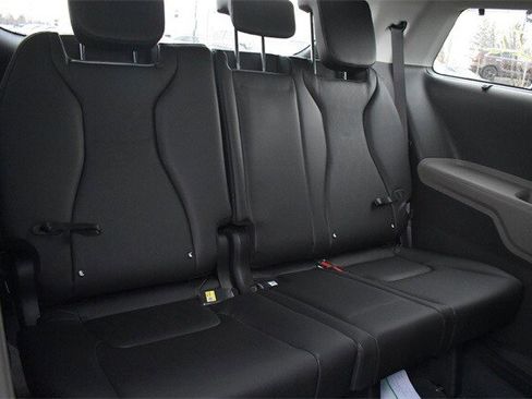 New 2026 Kia Carnival EX image 14