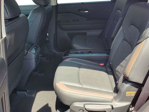 New 2025 Nissan Pathfinder Platinum AWD/4WD image 27