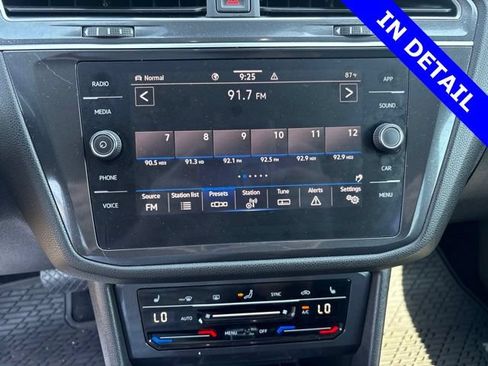 Used 2022 Volkswagen Tiguan SE AWD/4WD image 11