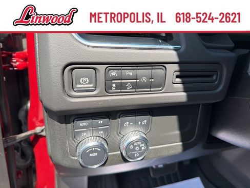 Used 2024 GMC Yukon AT4 AWD/4WD image 17