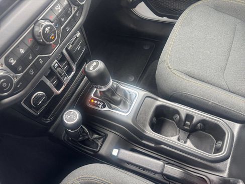 Used 2025 Jeep Wrangler Unlimited Sahara AWD/4WD image 39