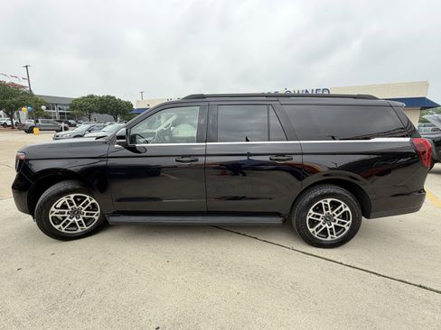 Used 2025 Ford Expedition Max Active AWD/4WD image 13