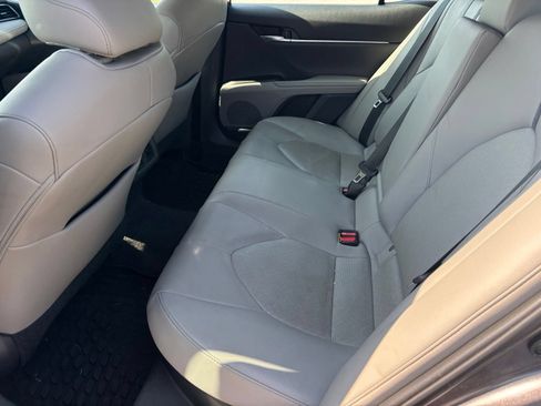 Used 2021 Toyota Camry XLE FWD image 13