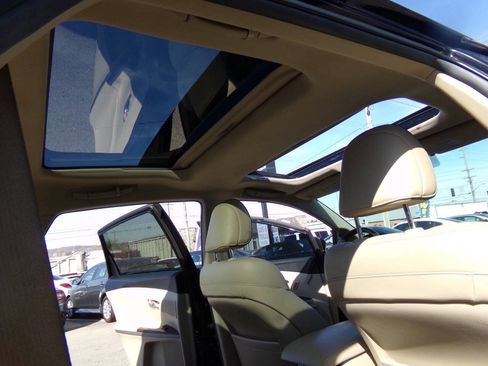 Used 2015 Toyota Venza Limited image 16