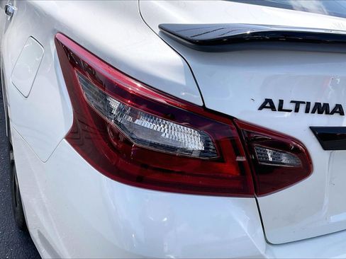 Used 2018 Nissan Altima 2.5 SR w/ SR Midnight Edition FWD image 30
