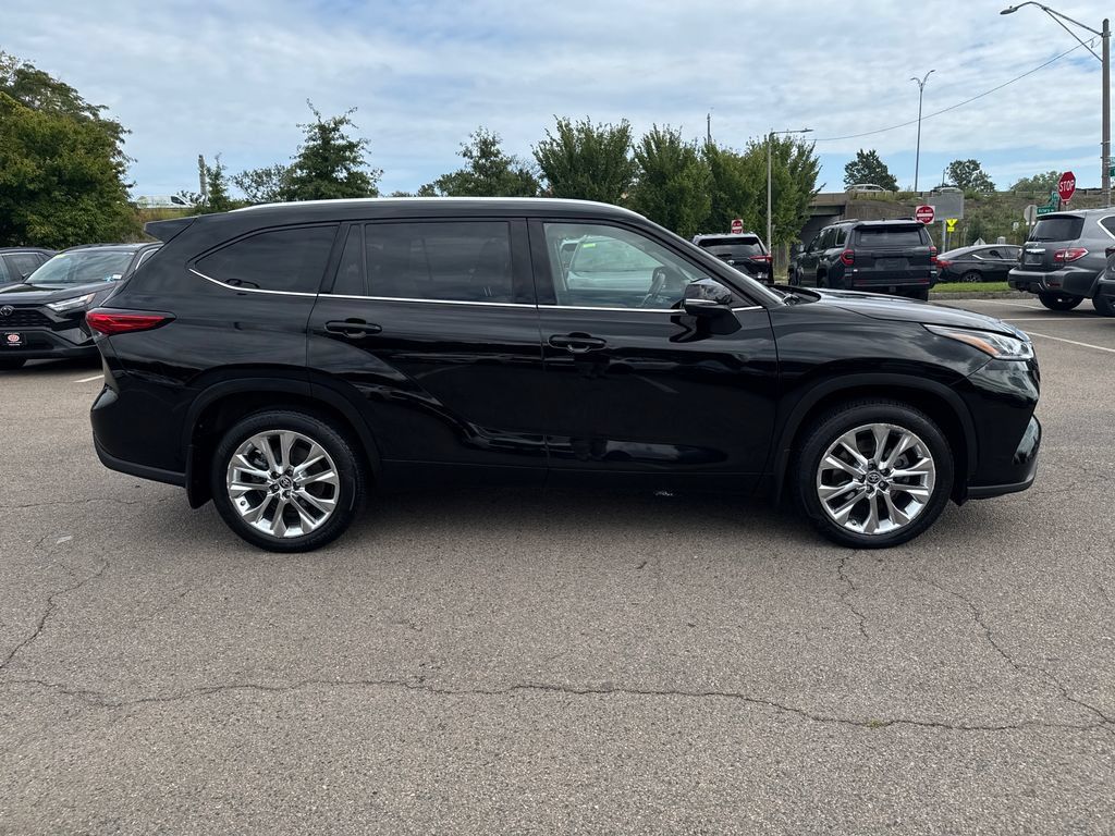 Used 2023 Toyota Highlander Limited AWD/4WD image 11