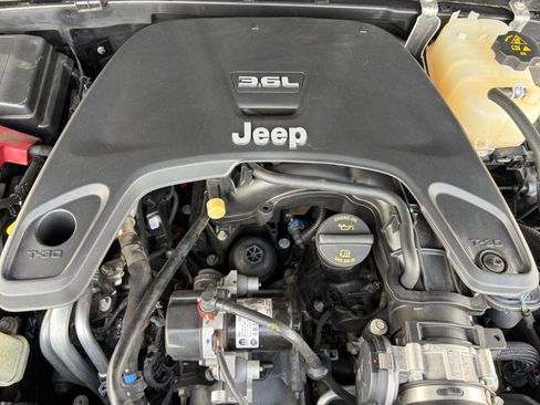 Used 2021 Jeep Wrangler Unlimited Sahara image 29