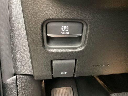 Used 2024 Jeep Grand Cherokee L Limited w/ Luxury Tech Group II AWD/4WD image 65