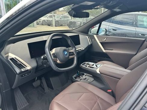Used 2024 BMW iX xDrive50 w/ Sport Package AWD/4WD image 6