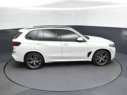Certified 2026 BMW X5 xDrive40i w/ M Sport Package AWD/4WD image 35