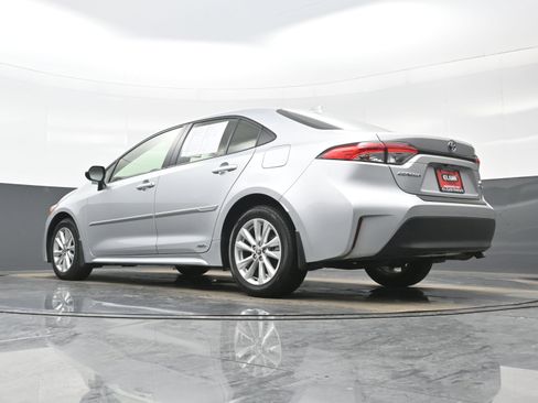 Used 2025 Toyota Corolla LE w/ LE Premium Package image 29