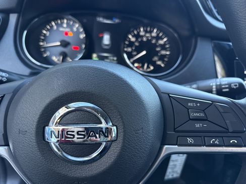 Used 2017 Nissan Rogue S image 26