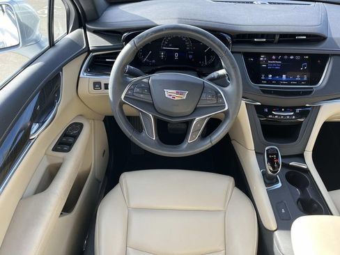 Used 2018 Cadillac XT5 FWD image 14