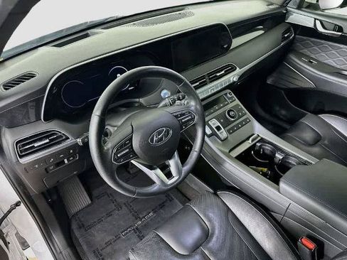 Used 2022 Hyundai Palisade Calligraphy FWD image 2