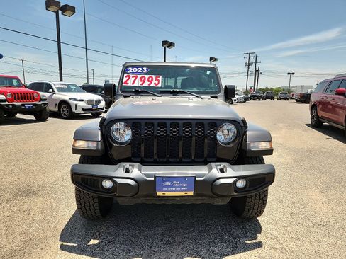 Used 2023 Jeep Gladiator Sport AWD/4WD image 2