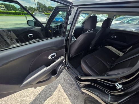 Used 2017 Kia Soul FWD image 12