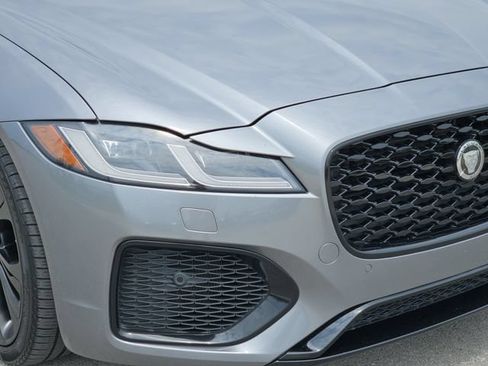 Used 2024 Jaguar XF R-Dynamic SE AWD/4WD image 8