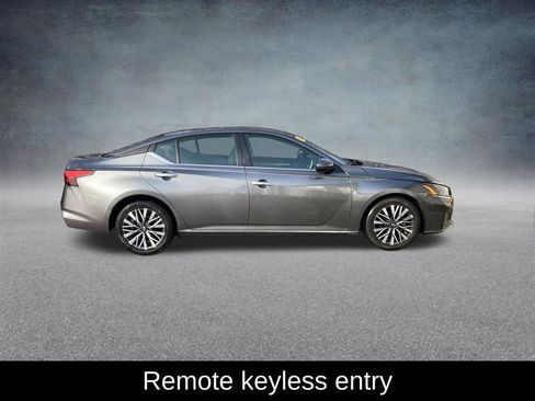 Used 2023 Nissan Altima 2.5 SV image 8