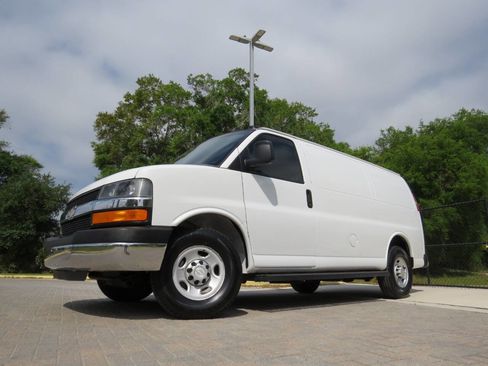Used 2016 Chevrolet Express 3500 image 4